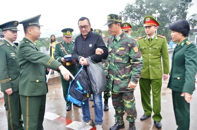 Quảng Ninh bắt và trao trả đối tượng bị truy nã cho Trung Quốc ảnh 1