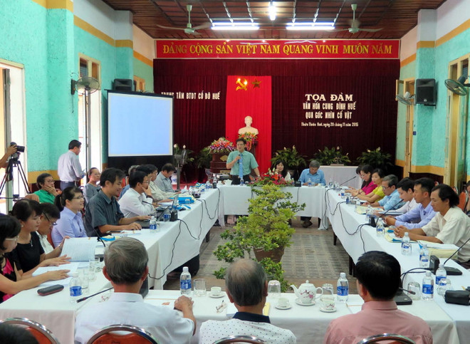 Toàn cảnh tọa đàm. (Ảnh: Quốc Việt/TTXVN) Tiếp cận di sản văn hóa cung đình Huế thông qua các cổ vật ảnh 1