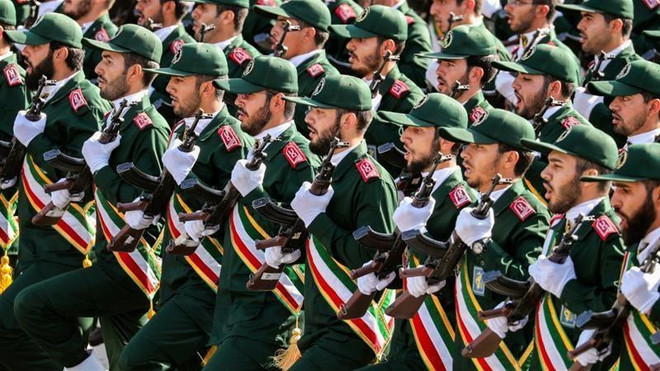 Lực lượng Vệ binh Cách mạng Hồi giáo Iran. (Nguồn: AFP) Tổng thống Trump đi nước cờ chưa có tiền lệ với Iran ảnh 1