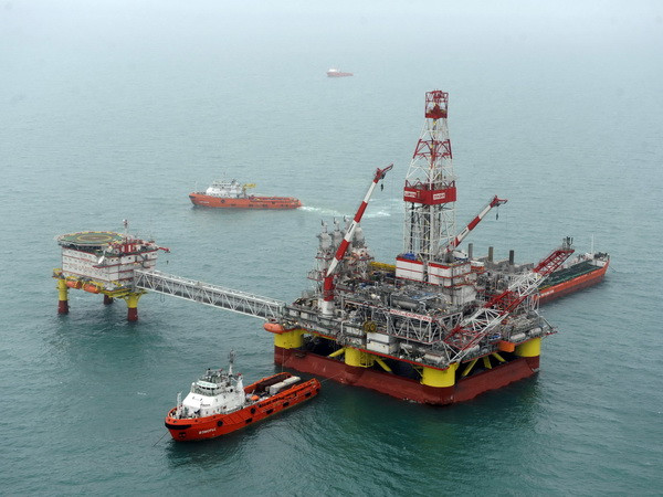 Giá dầu đi xuống sau khi OPEC quyết định duy trì sản lượng ảnh 1