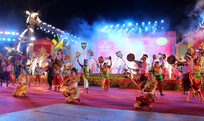 Tưng bừng Lễ hội Oóc Om Bóc và đua ghe ngo quy mô lớn tại Sóc Trăng ảnh 1