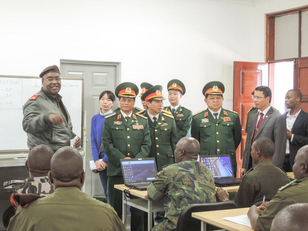 Việt Nam và Mozambique tăng cường hợp tác về quốc phòng ảnh 1