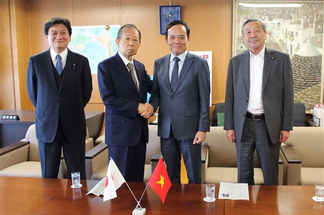Phó Thủ tướng Chính phủ Trần Lưu Quang gặp Chủ tịch Liên minh Nghị sỹ hữu nghị Nhật Bản-Việt Nam Nikai Toshihiro. (Ảnh: Nguyễn Tuyến-Đức Thịnh/TTXVN) Nhật Bản coi Việt Nam là đối tác quan trọng trong chiến lược đối ngoại ảnh 2