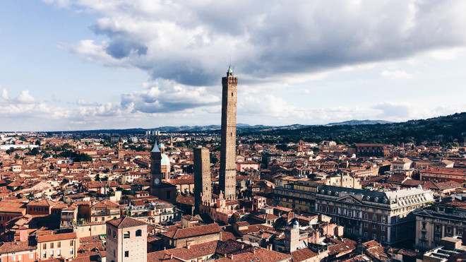 Tháp Asinelli. (Nguồn: Bologna Welcome) Italy: Ác mộng nước lụt ở thiên đường ẩm thực-văn hóa Emilia-Romagna ảnh 4