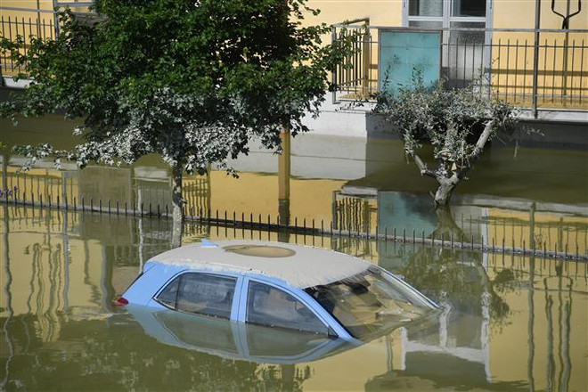 Cảnh ngập lụt tại Faenza, miền Bắc Italy ngày 4/5/2023. (Ảnh: AFP/TTXVN) Italy: Ác mộng nước lụt ở thiên đường ẩm thực-văn hóa Emilia-Romagna ảnh 6
