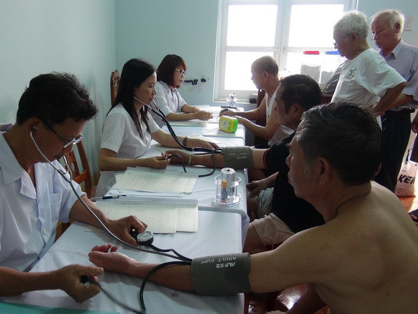 Xây nhà xông hơi giải độc cho nạn nhân chất độc da cam ảnh 1