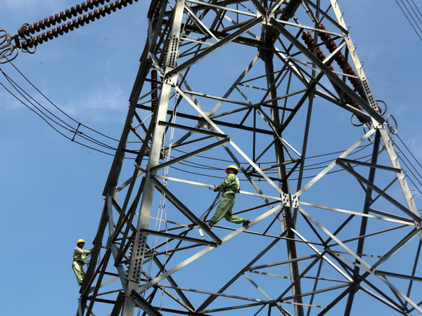Xà lan va chạm đứt đường dây 220kV, hàng trăm hộ dân mất điện ảnh 1