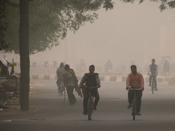 Ấn Độ: Ô nhiễm không khí trầm trọng, không thể nhìn xa quá 200m ảnh 1