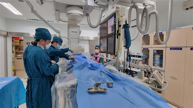 Hệ thống khám, chữa bệnh nỗ lực chuyển mình sau đại dịch COVID-19 ảnh 1