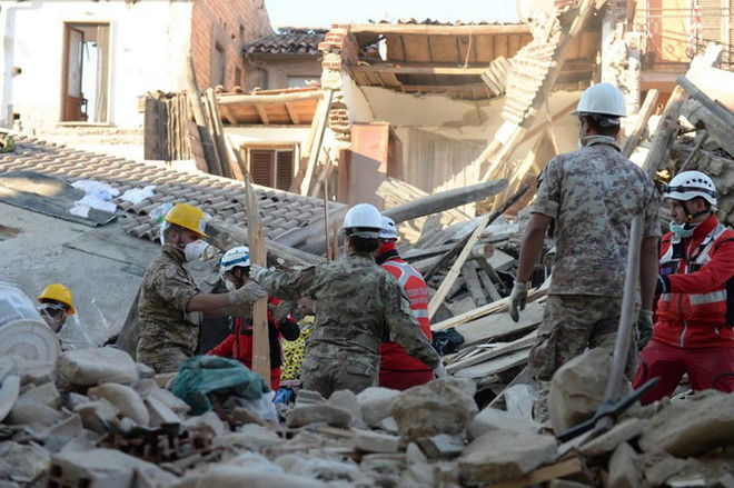 Italy chi gần 5 tỷ euro tái thiết các vùng bị động đất tàn phá ảnh 1