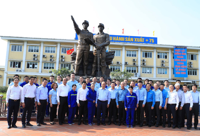 Thủ tướng Nguyễn Xuân Phúc nói chuyện với công nhân mỏ than Hà Lầm ảnh 1