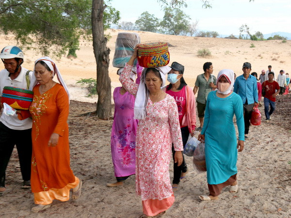 Đồng bào Chăm Hồi giáo tỉnh Ninh Thuận đón Tết Ramưwan năm 2016 ảnh 1