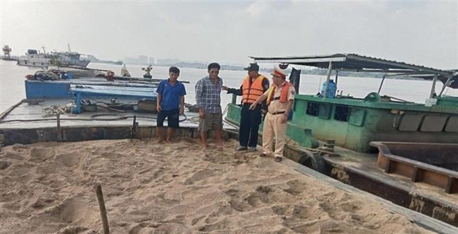 Bắt giữ các đối tượng vận chuyển hàng lậu tại Quảng Trị, Đồng Nai ảnh 2