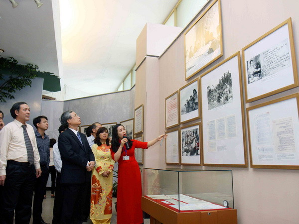 “Chủ tịch Hồ Chí Minh với chiến thắng Điện Biên Phủ" ảnh 1