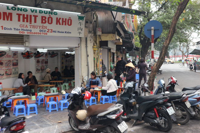 Quản lý vỉa hè tại Hà Nội: Cần thực chất, tránh bệnh hình thức ảnh 1