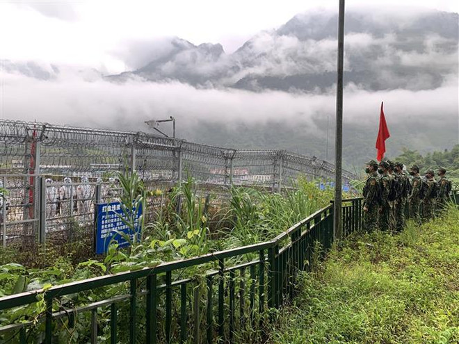 Xây dựng đường biên giới Việt-Trung hòa bình, hữu nghị, hợp tác ảnh 1