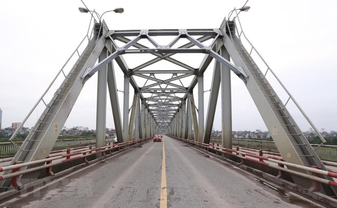 Hà Nội sẽ thí điểm cấm xe hợp đồng hơn 16 chỗ trên cầu Chương Dương ảnh 1