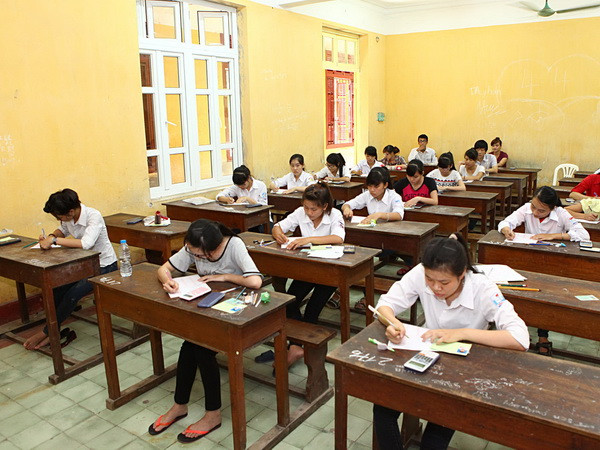 Thí sinh khu vực 1 và 4 tỉnh miền Trung được miễn phí xét tuyển ảnh 1