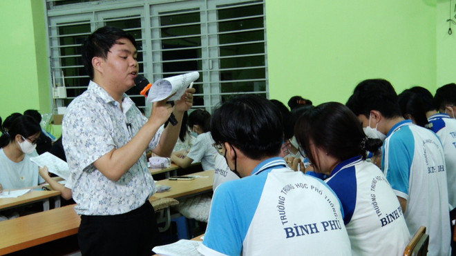 Tinh thần vượt khó của cậu bé mất cha từng nương nhờ cửa chùa ảnh 1