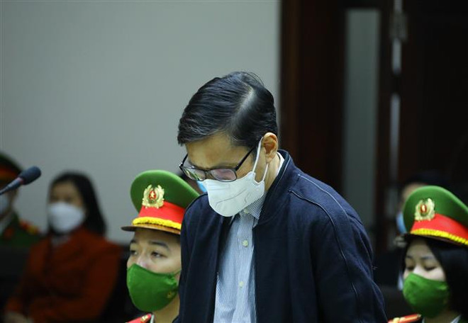 Bị cáo Nguyễn Văn Tứ (cựu Chánh Văn phòng Thành ủy Hà Nội, cựu Giám đốc Sở Kế hoạch và Đầu tư thành phố Hà Nội) tại phiên xét xử ngày 27/12. (Ảnh: TTXVN) Hành trình để Nhật Cường trúng thầu: Nhiều lời khai mâu thuẫn ảnh 1