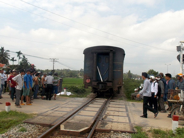 Hải Dương: Hai ngày hai vụ tàu đâm xe, hai người thương vong ảnh 1