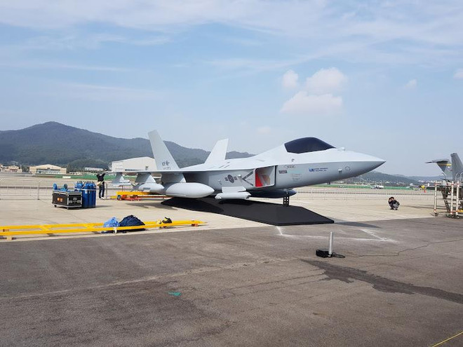 Máy bay chiến đấu KF-X của Hàn Quốc. (Nguồn: flightglobal.com) Hàn Quốc trình làng chiến đấu cơ KF-X tự chế tạo tại ADEX 2019 ảnh 1