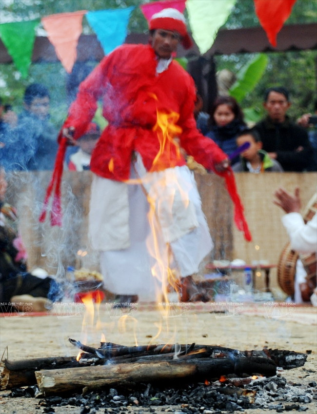 [Photo] Lễ hội đạp lửa đầu năm của người Chăm ở Ninh Thuận ảnh 4