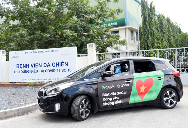 Một ngày ý nghĩa của tài xế vận chuyển nhân viên y tế trong tâm dịch ảnh 8