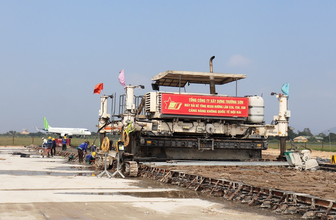 Một đường băng Nội Bài sẽ được sửa xong để khai thác bay cao điểm Tết ảnh 1