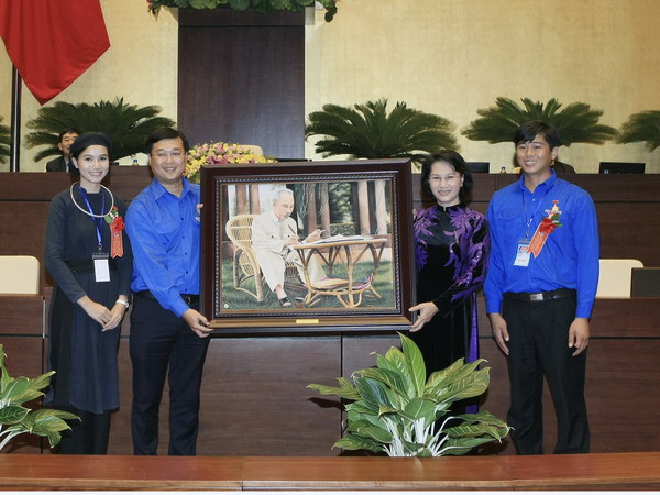 Chủ tịch Quốc hội gặp mặt đại biểu thanh niên tiêu biểu toàn quốc ảnh 1