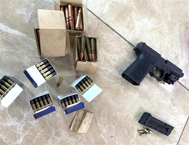 Hòa Bình: Bắt quả tang 2 đối tượng buôn bán trái phép vũ khí quân dụng ảnh 2