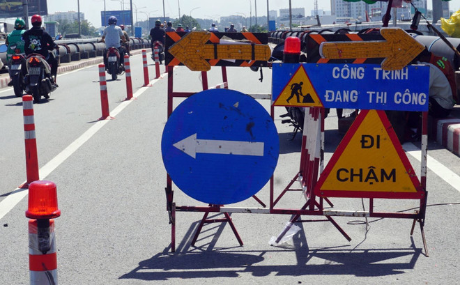 Ảnh minh họa: (Nguồn: TTXVN phát) Phân luồng giao thông phục vụ thi công cầu vượt trên quốc lộ 32 ảnh 1
