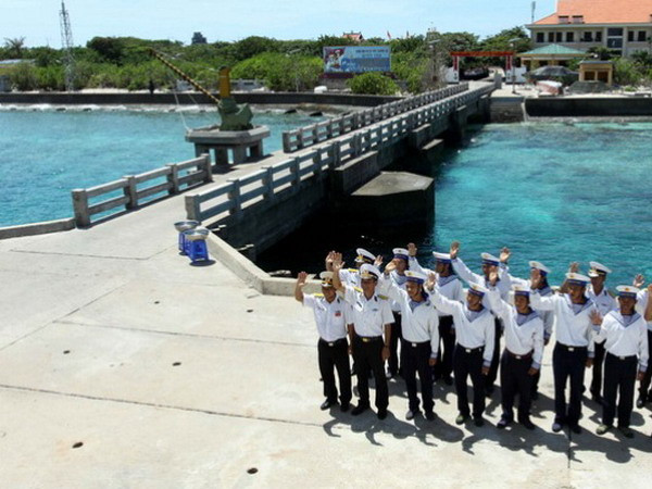 3.000 lá cờ Tổ quốc và tặng phẩm gửi tới Trường Sa ảnh 1