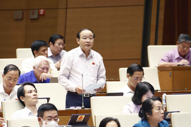 Đại biểu Quốc hội thành phố Hải Phòng Lã Thanh Tân phát biểu. (Ảnh: Doãn Tấn/TTXVN) Sửa đổi Luật Tần số vô tuyến điện đảm bảo tính thống nhất, đồng bộ ảnh 2