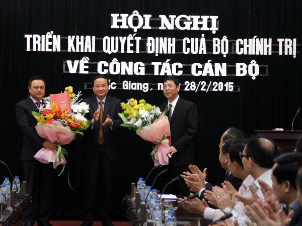 Trao quyết định của Bộ Chính trị về nhân sự tỉnh Bắc Giang ảnh 1