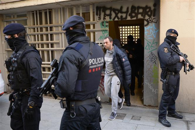 Tây Ban Nha bắt giữ 10 đối tượng hỗ trợ tài chính cho al-Queda ảnh 1