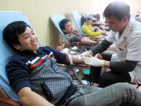 Gần 1.200 thanh niên hiến máu vì nạn nhân tai nạn giao thông ảnh 1