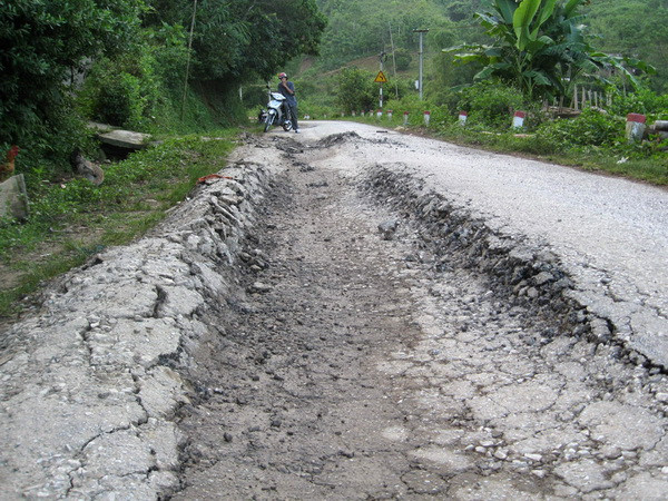 Thái Nguyên: Tỉnh lộ 269 bị cày nát vì xe chở quá tải ảnh 1
