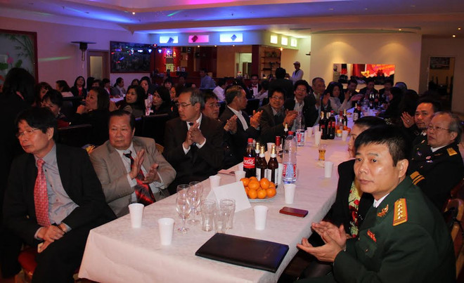 Cộng đồng người Việt tại Đức trang trọng kỷ niệm ngày 30/4 ảnh 1