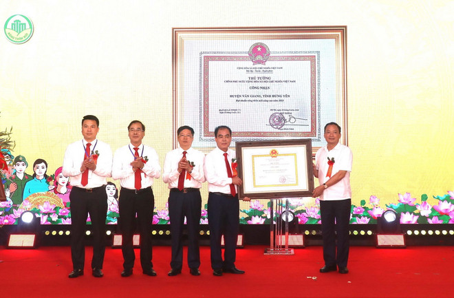 ttxvn huyen van giang nong thon moi.jpg