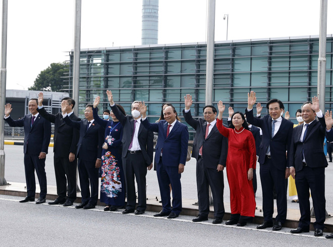 [Photo] Tổng Bí thư lên đường thăm chính thức Trung Quốc ảnh 4