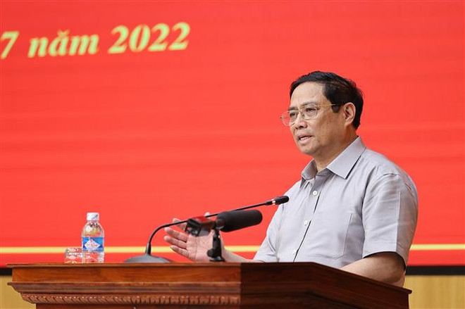 Thủ tướng Phạm Minh Chính phát biểu động viên cán bộ, chiến sĩ Bộ Tư lệnh Quân khu 4. (Ảnh: Dương Giang/TTXVN) "Quân khu 4 là nơi thể hiện tình cảm với những người đã khuất" ảnh 2