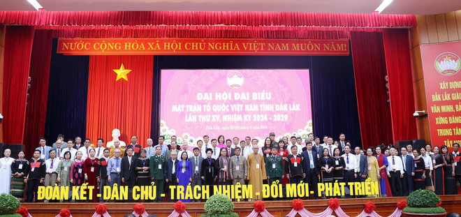 Ủy ban MTTQ Việt Nam tỉnh Đắk Lắk khóa XV, nhiệm kỳ 2024-2029 ra mắt Đại hội. (Ảnh: Hoài Thu/TTXVN) ttxvn dai_hoi_dai_bieu_mttq_viet_nam_tinh_dak_lak_lan_thu_xv_nhiem_ky_2024_-_2029-3.jpg