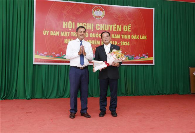 Ông Y Giang Gry Niê Knơng được cử giữ chức Chủ tịch MTTQ tỉnh Đắk Lắk ảnh 1