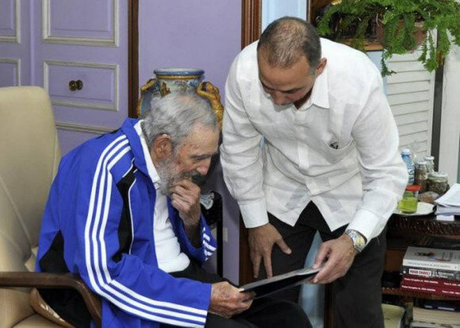 Lãnh tụ Fidel Castro gặp gỡ 5 anh hùng Cuba trở về từ Mỹ ảnh 1