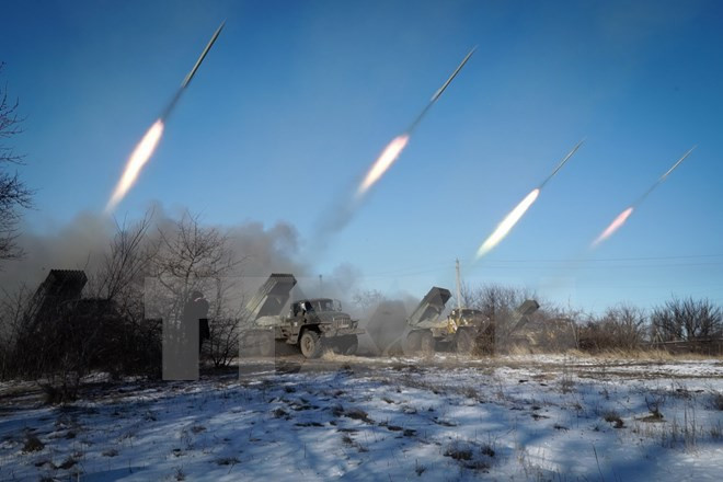 Ngoại trưởng Ukraine kêu gọi quốc tế tiếp tục viện trợ quân sự ảnh 1