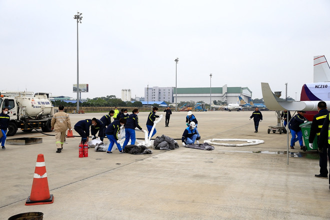 Cảng hàng không Nội Bài diễn tập khẩn nguy chữa cháy, cứu nạn cứu hộ ảnh 6