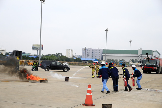 Cảng hàng không Nội Bài diễn tập khẩn nguy chữa cháy, cứu nạn cứu hộ ảnh 3