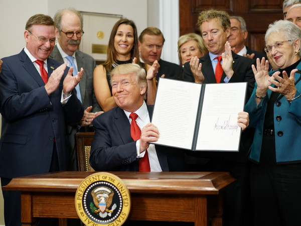 Mỹ: Nỗ lực hủy bỏ Obamacare tiếp tục gặp rào cản pháp lý ảnh 1