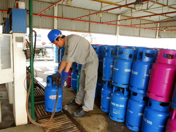 Từ 1/6 giá gas tăng từ 5.000-6.000 đồng cho mỗi bình 12kg ảnh 1